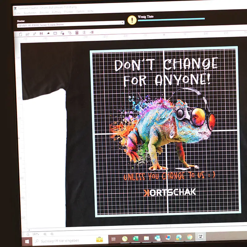 Bedrucktes Shirt mit individuellem Motiv aus dem Textildruck von Kortschak Schriften